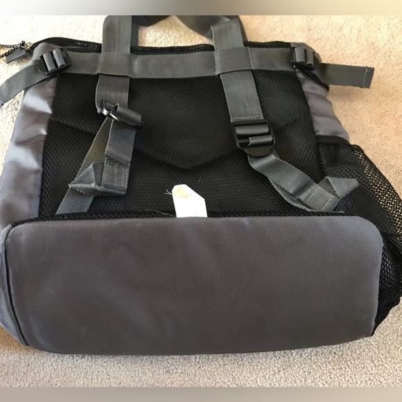 Like new steel gray & black Unisex Columbia diaper bag with changing pad - Picture 4 of 10